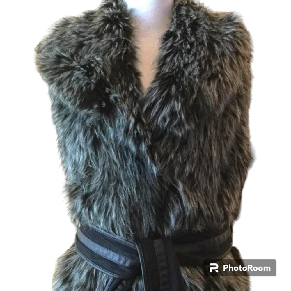 Du Monde Women's Faux Fur Sleeveless Jacket - Picture 3 of 8